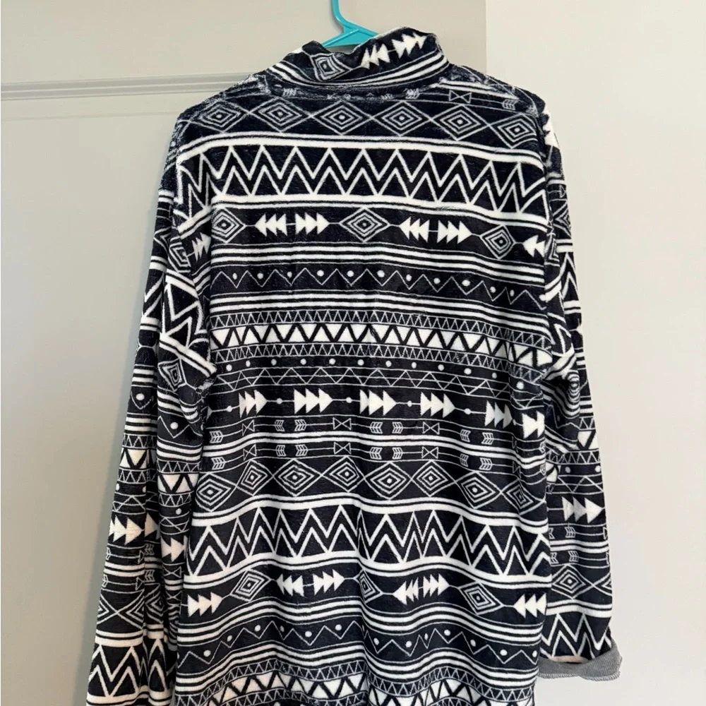 Aztec Patterned Pullover - Picture 2 of 2